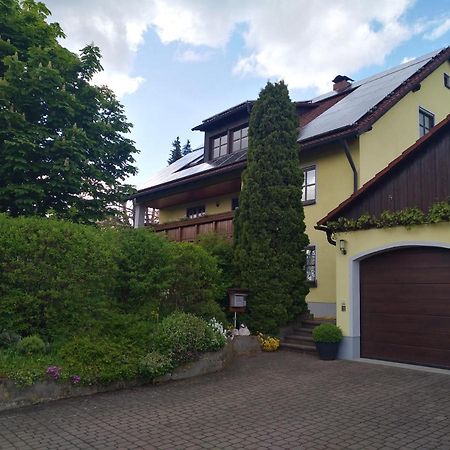 Ferienwohnung Adelhardt Eckersdorf エクステリア 写真