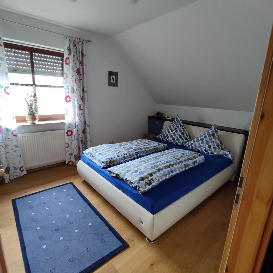 Ferienwohnung Adelhardt Eckersdorf エクステリア 写真